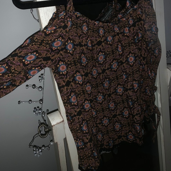 Black Patterned Top - Picture 2 of 4